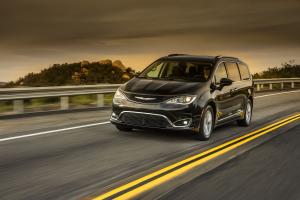 Chrysler Pacifica Touring-L Plus 2016 года